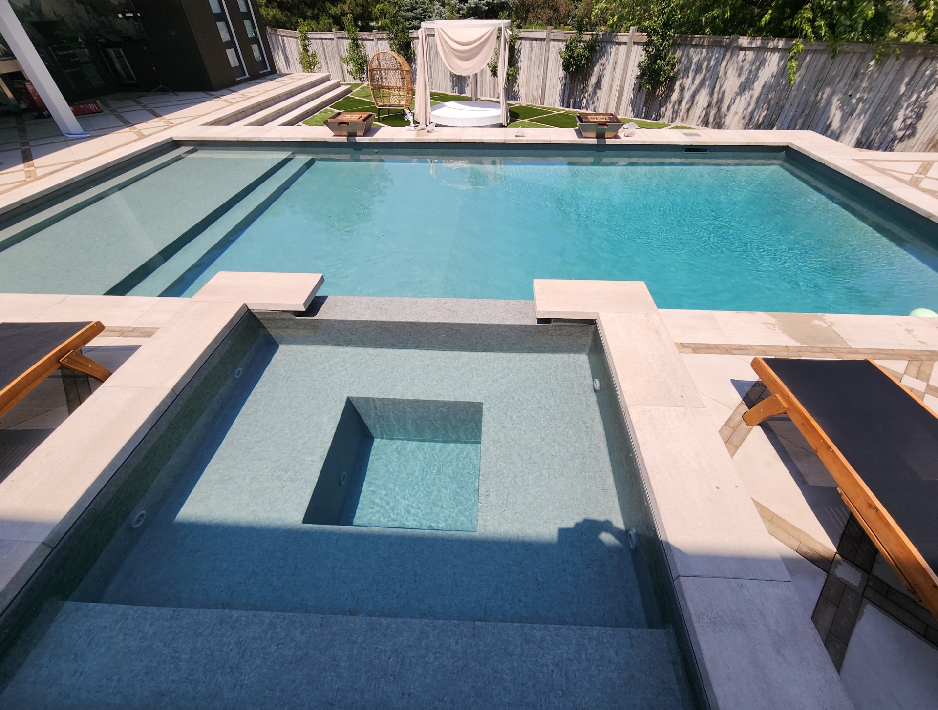 Ontario Pool Services: Pool cleaning, pool construction, and pool liners company