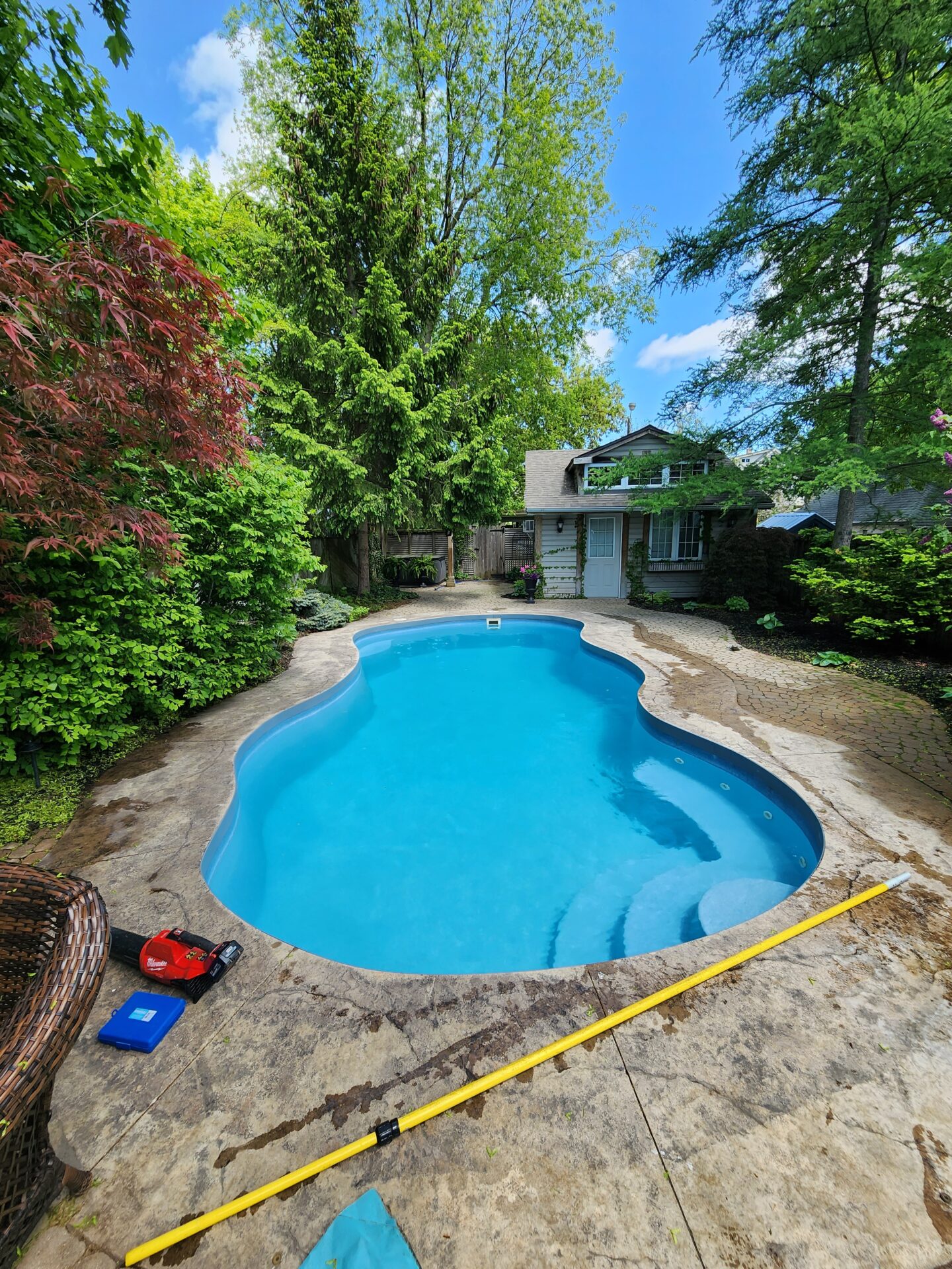 Pool cleaning in Ontario for various pool shapes and sizes