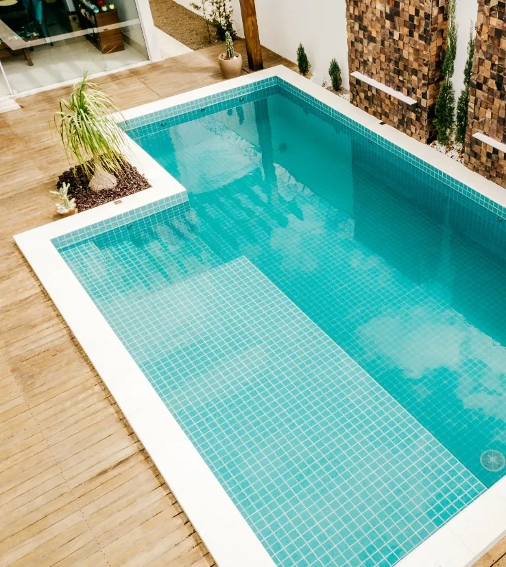 Pool cleaning, filter and pool services from Ontario fiberglass pool installer